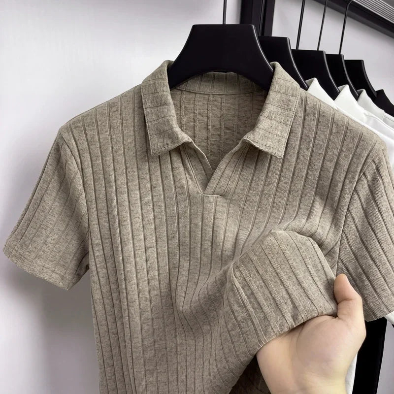Beige ribbed short-sleeve polo shirt with collar, ideal for trendy streetwear and everyday essentials